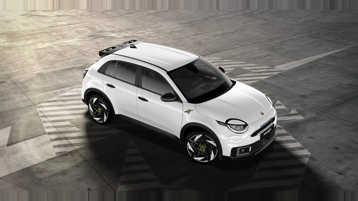 Abarth 600e Turismo de renting en Valencia — Lateral