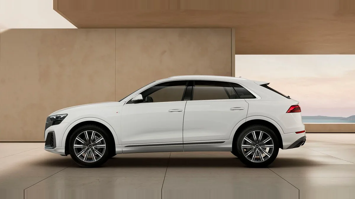 Audi Q8 SUV S line 45 TDI Quattro Tiptronic de renting en Valencia — Lateral
