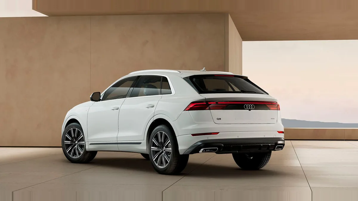 Audi Q8 SUV S line 45 TDI Quattro Tiptronic de renting en Valencia — Trasera
