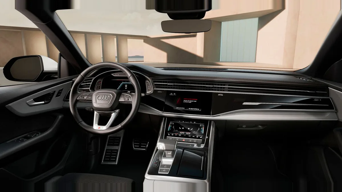 Audi Q8 SUV S line 45 TDI Quattro Tiptronic de renting en Valencia — Delantera