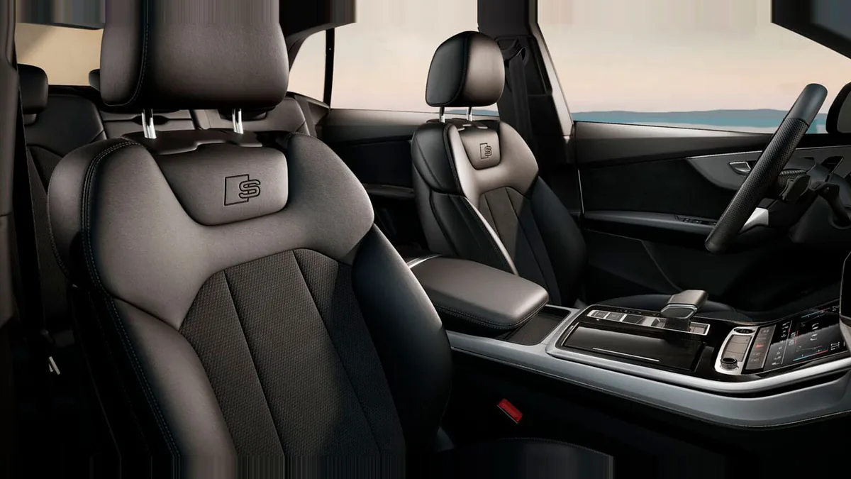 Audi Q8 SUV S line 45 TDI Quattro Tiptronic de renting en Valencia — Interior