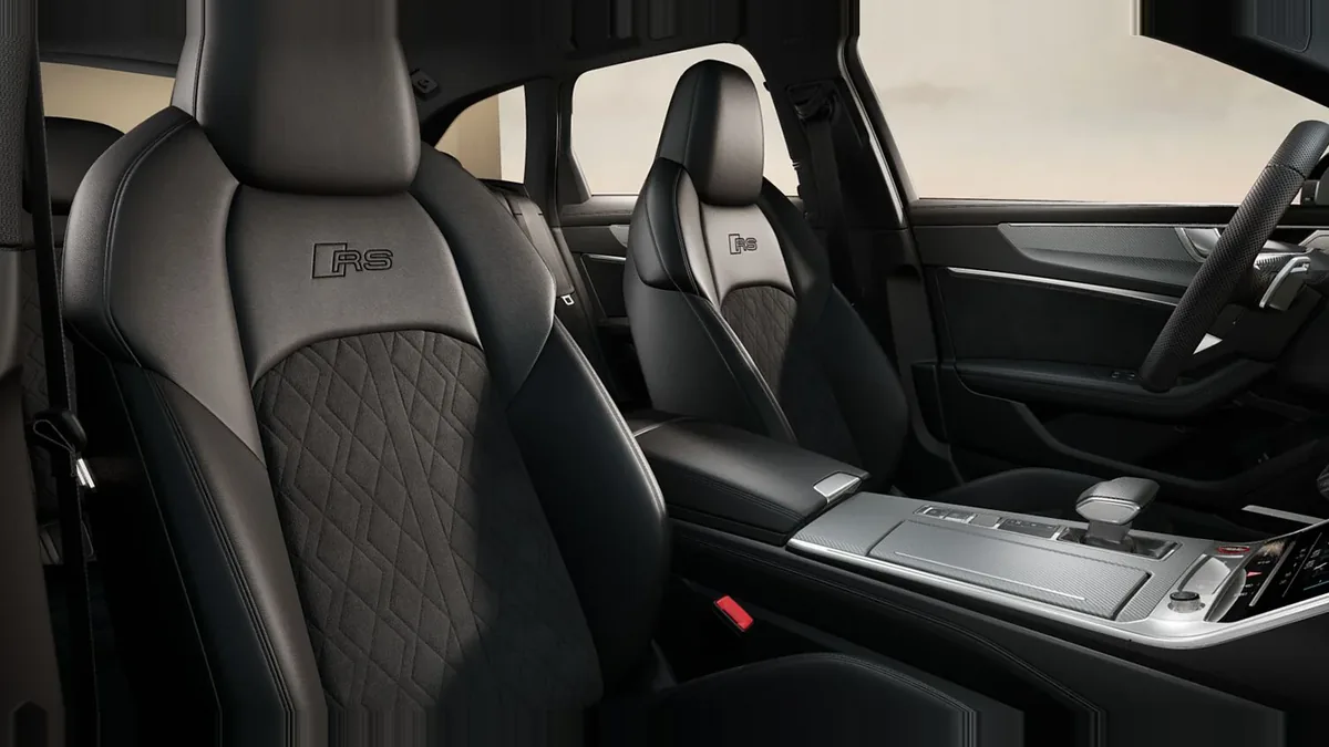 Audi RS6 Avant TFSI Quattro de renting en Valencia — Interior