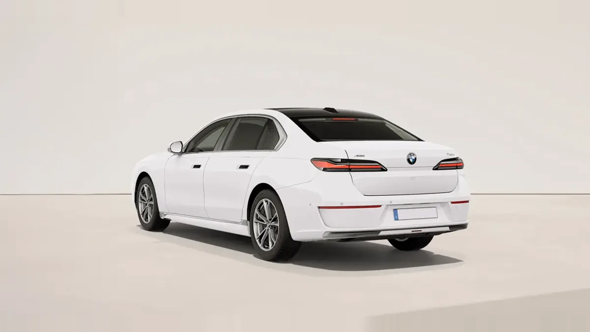 BMW Serie 7 740d xDrive de renting en Valencia — Trasera