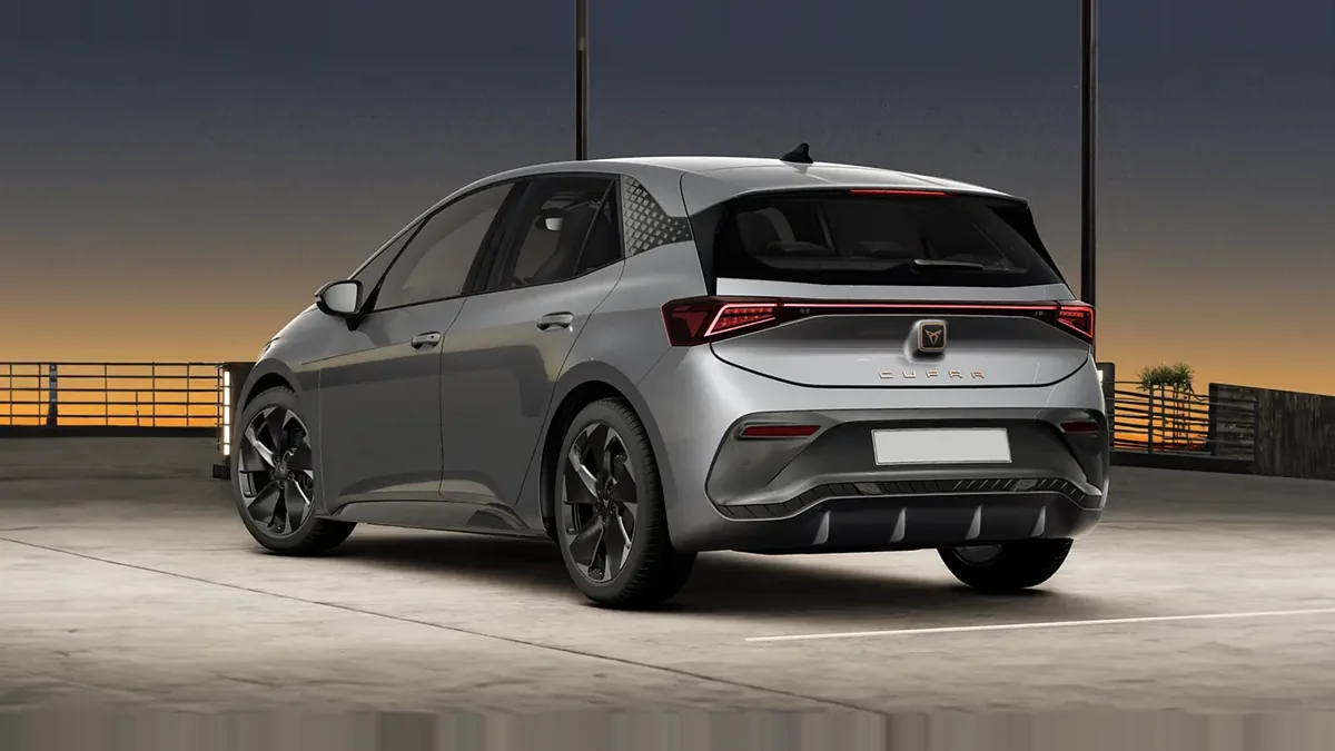 CUPRA Born e-Boost Pack Advanced Plus de renting en Valencia — Trasera