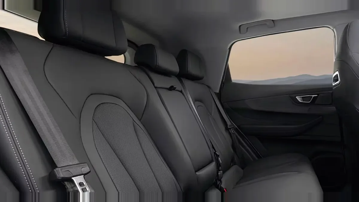 Ebro s400 1.5 DHE HEV Excellent CVT GRY de renting en Valencia — vista 7