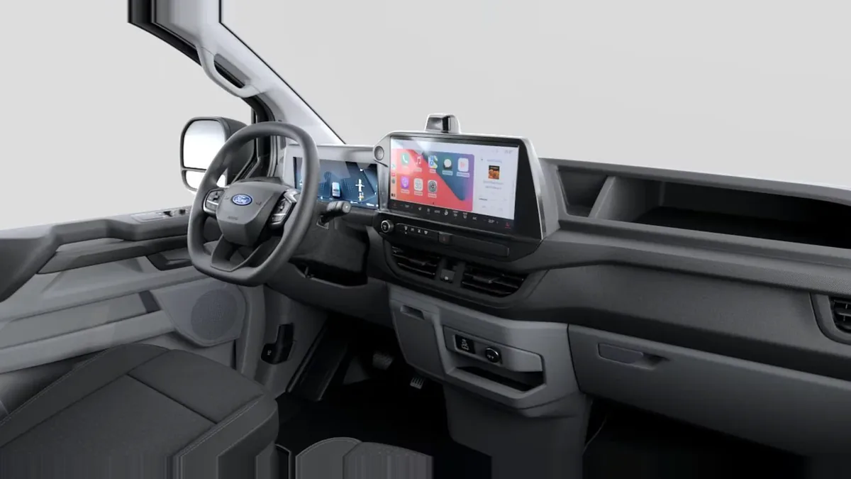 Ford TRANSIT CUSTOM Van BEV 83kWh 100kW 320 L1 Trend de renting en Valencia — Delantera