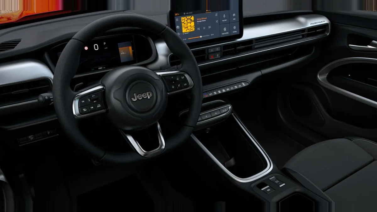 Jeep AVENGER E-HYBRID ALTITUDE de renting en Valencia — vista 6