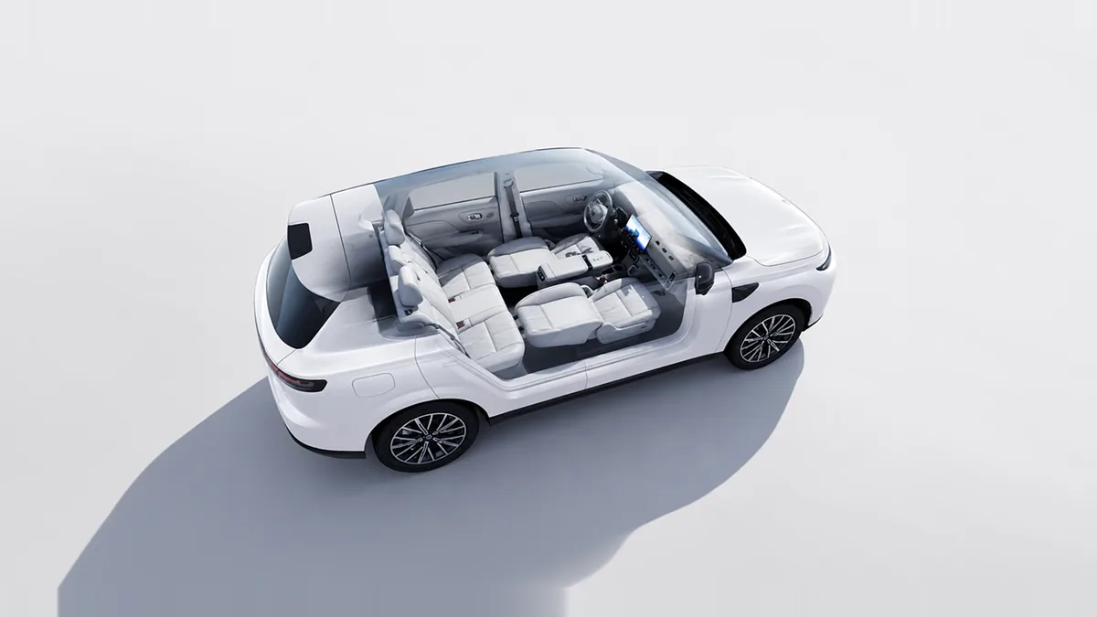 Leapmotor B10 REEV 18.8 kWh Life AT de renting en Valencia — Trasera