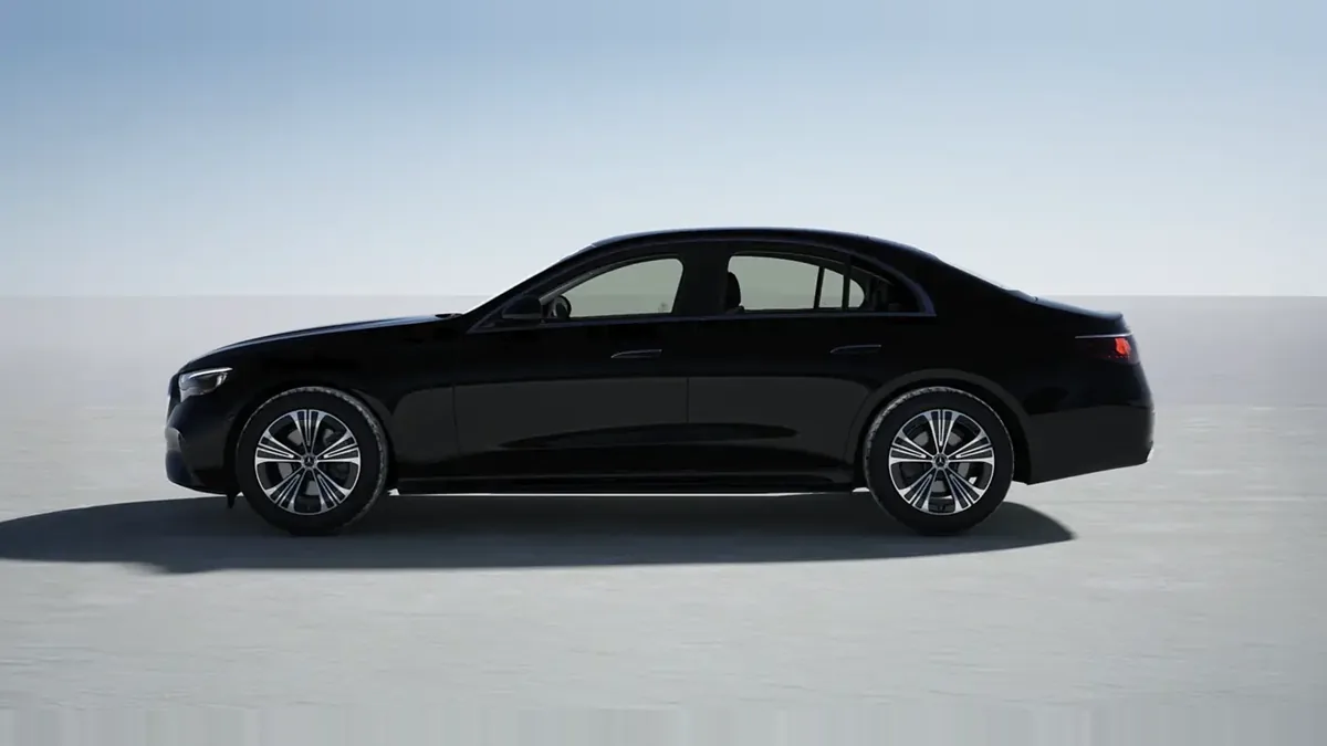 Mercedes-Benz Clase E 200 de renting en Valencia — Lateral