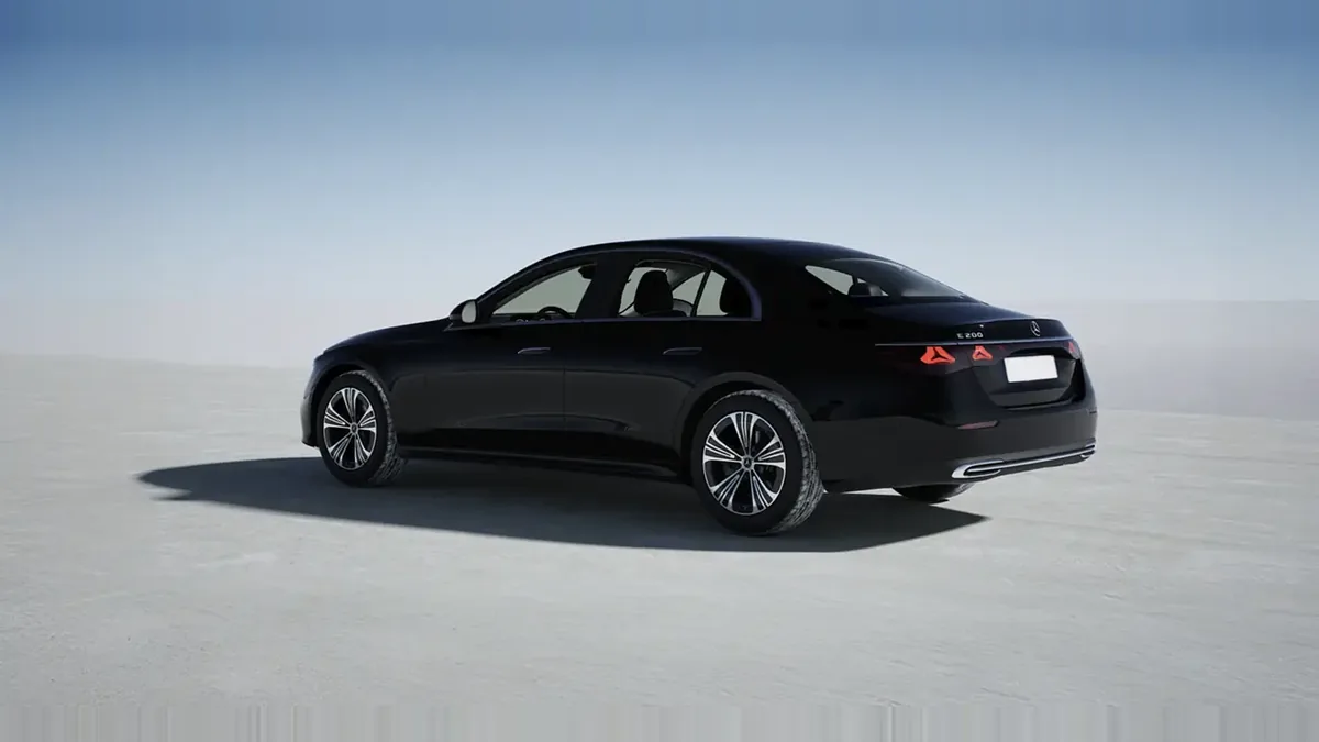 Mercedes-Benz Clase E 200 de renting en Valencia — Trasera