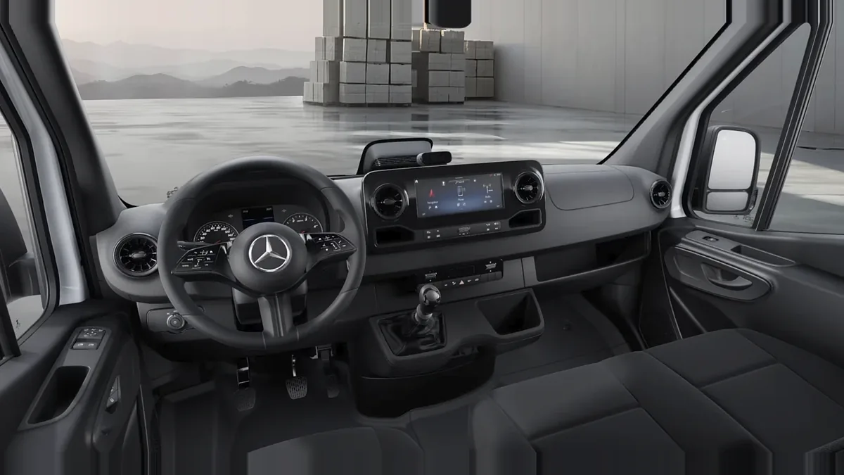 Mercedes-Benz Sprinter 315 CDI Medio Pro de renting en Valencia — Delantera