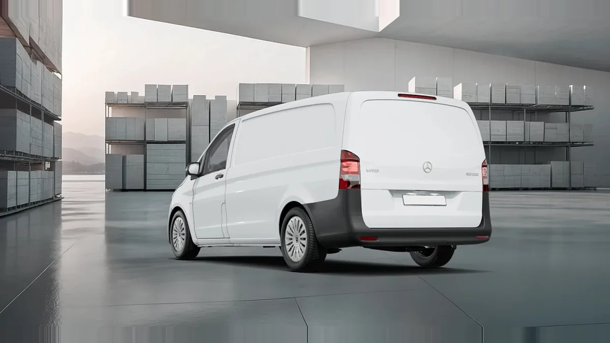Mercedes-Benz Vito 110CDI 75kW Furgón Pro Larga de renting en Valencia — Trasera