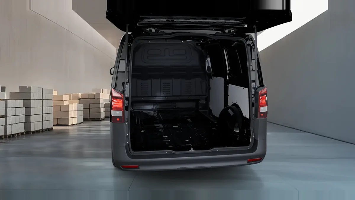 Mercedes-Benz Vito 110CDI 75kW Furgón Pro Larga de renting en Valencia — vista 6