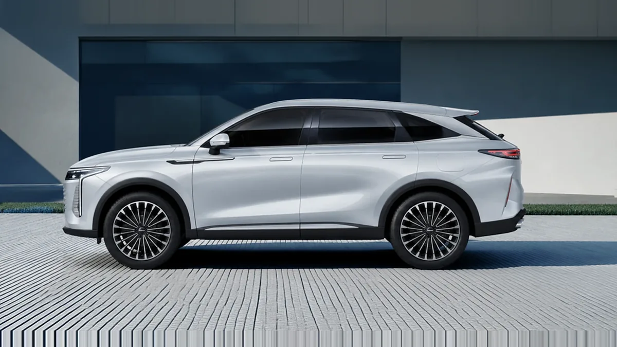 Omoda 9 SHS Premium 1.5 TGDI 3DHT 395kW (537CV) AWD de renting en Valencia — Lateral