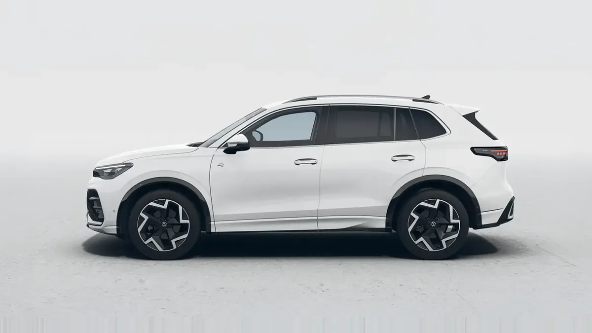 Volkswagen Tiguan R-Line 2.0 TDI 110kW DSG de renting en Valencia — Trasera
