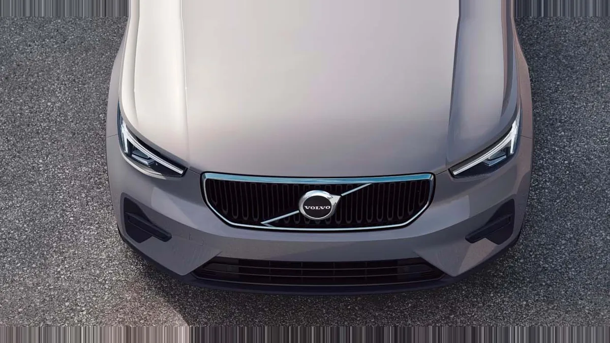 Volvo XC40 2.0 B3 Core G Auto de renting en Valencia — Delantera